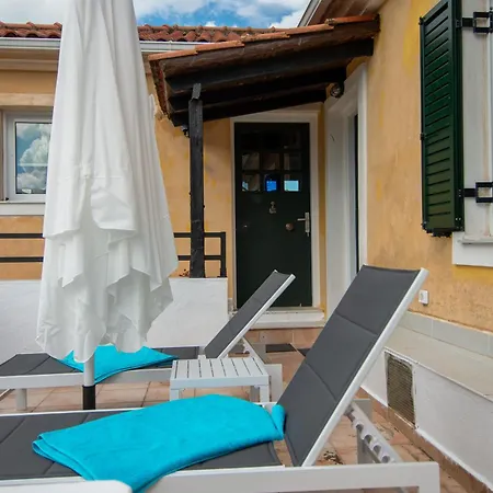 Mina's Art Loft With Panoramic Views